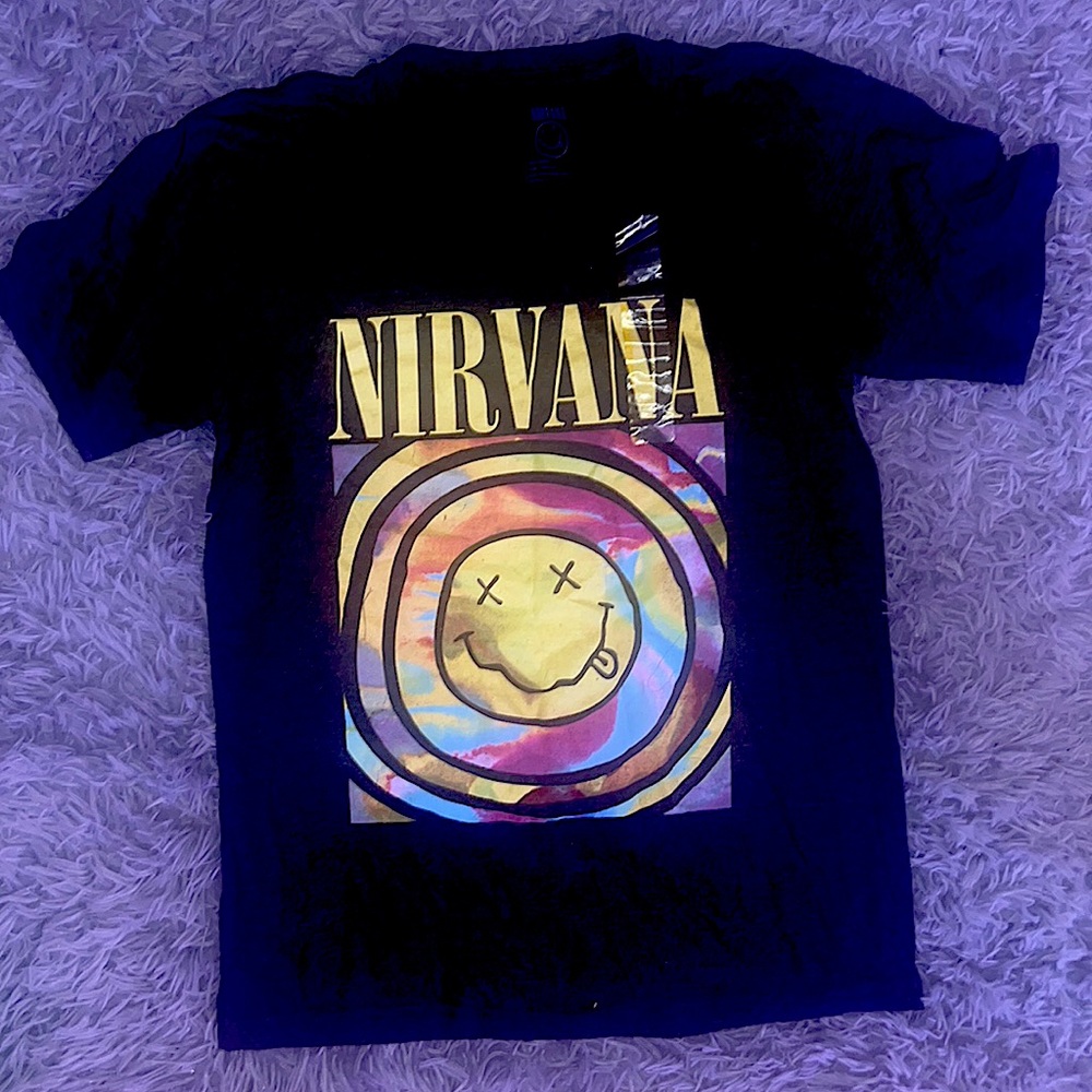 Vintage Vibe: Nirvana Unplugged Tee – Timeless Grunge for the Modern Soul